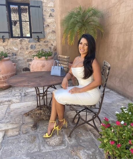 Nikki Waka pornstar nude pictures