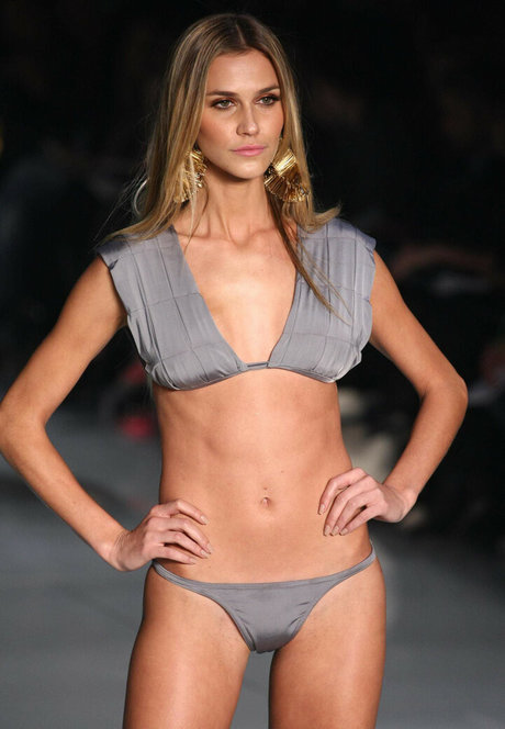 Renata Kuerten nude star photos