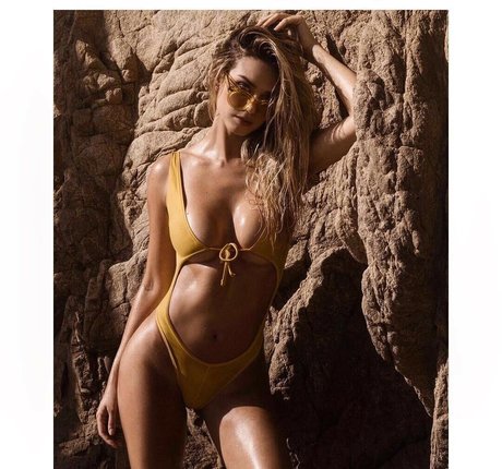 Talita Correa art star image