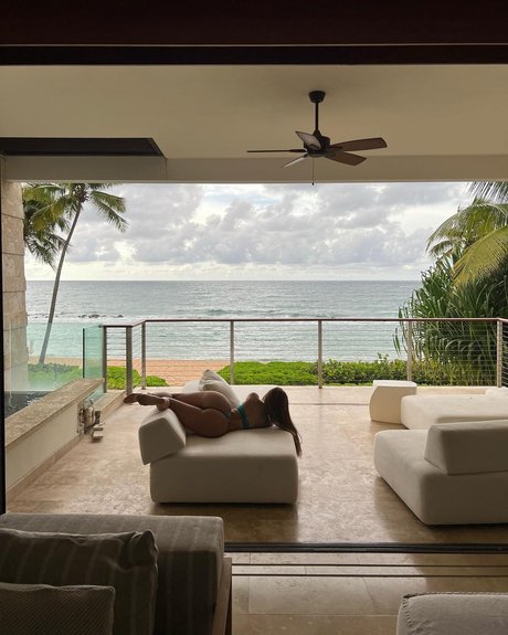 lesbian fingering onlyfans art porn gallery