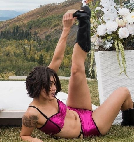 Daniella Pineda art actress pictures