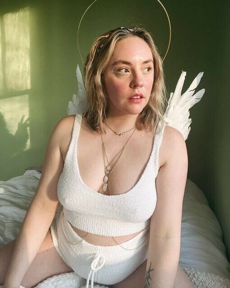 CluelessonVHS sexy model img