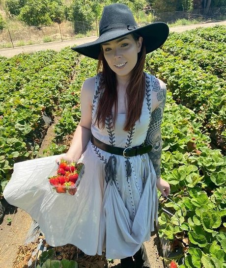 sucking tits onlyfans pornos img