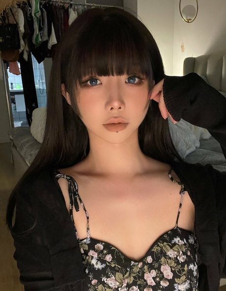 Izayoirui free model pictures