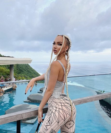 lesbian fingering onlyfans free photos