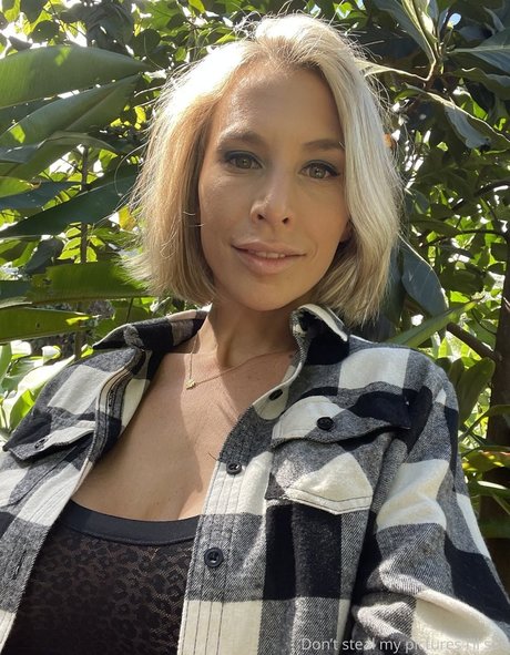 Lyssa Chapman pornographic star pictures