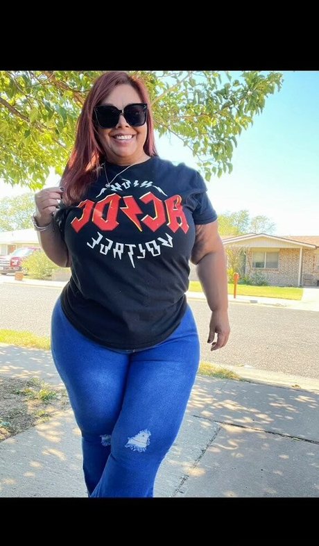 SueAnn star erotic image