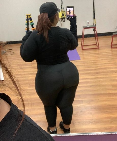 SueAnn model sexy pic