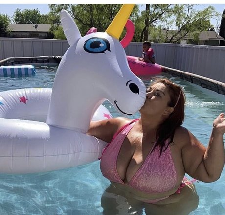 SueAnn pornstar photo