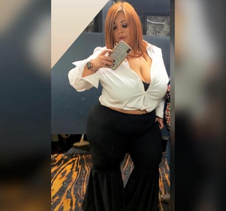 SueAnn model sexy photos