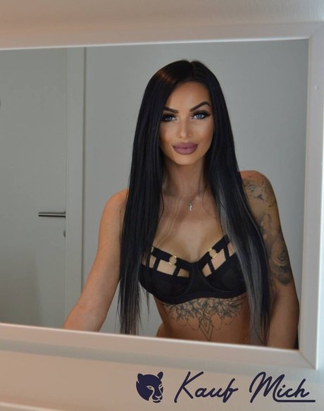 YakuzaMedusa star nude picture