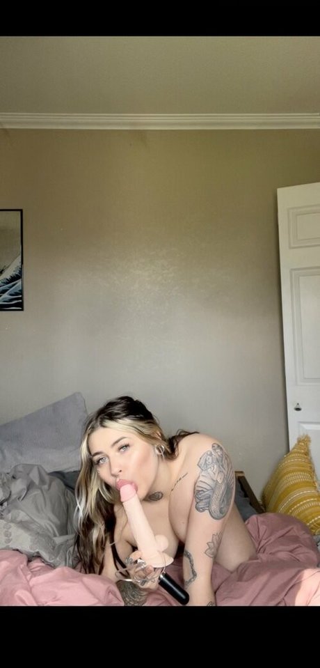 Madison Banks adult model img