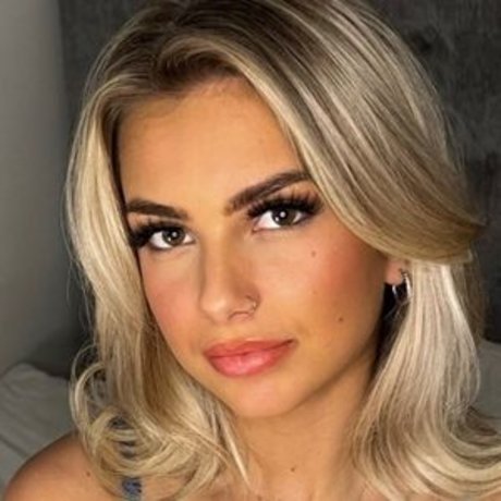 blonde shemale onlyfans nudes pics