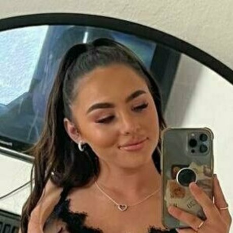 lunapxx pornstar naked img