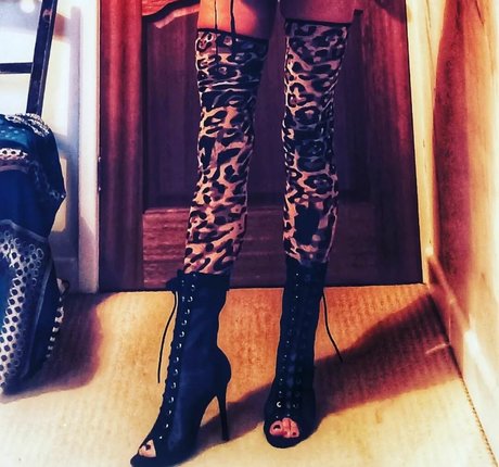 busty mom onlyfans free nude gallery