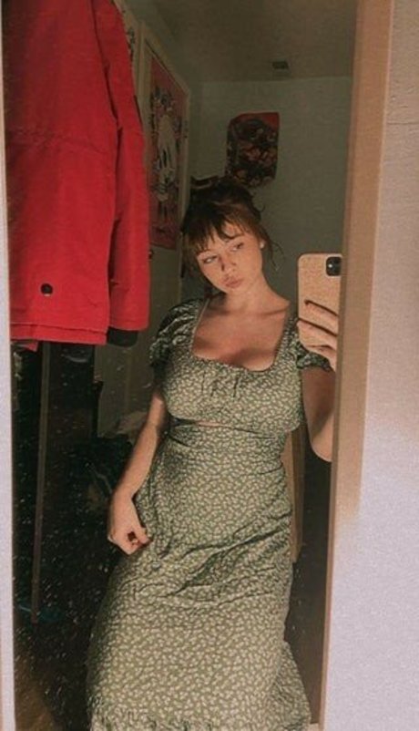 Gulliblecream288 model naked images