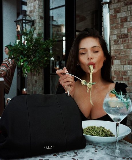 Alyssa Lynch model hot pictures