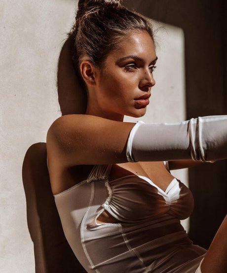 Alyssa Lynch art star photos