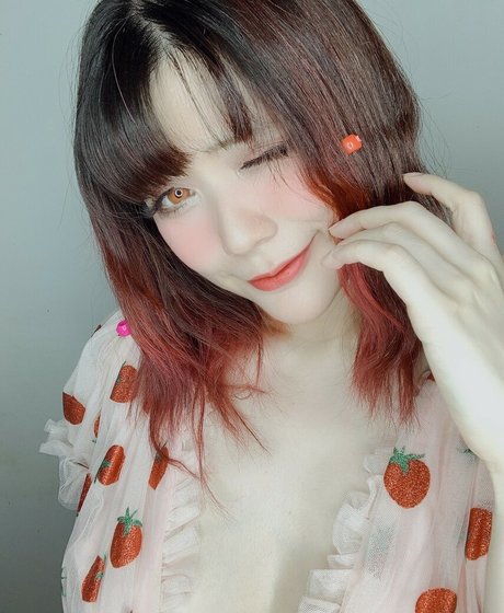 OnniesM naked model picture