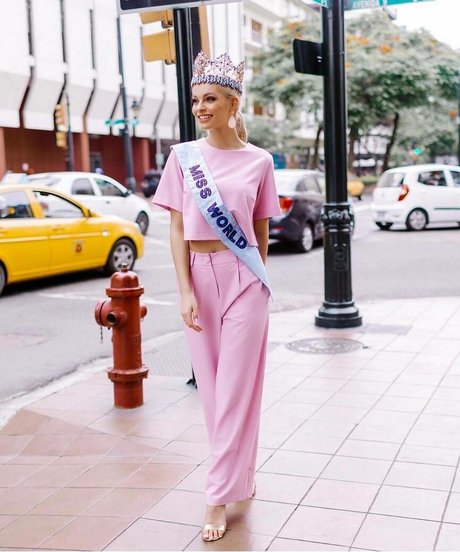 milf handjob onlyfans sexy nudes gallery