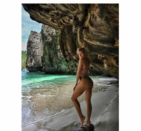 lesbian fingering onlyfans beautiful xxx archive