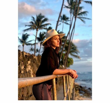 Shantel VanSanten nudes model photos