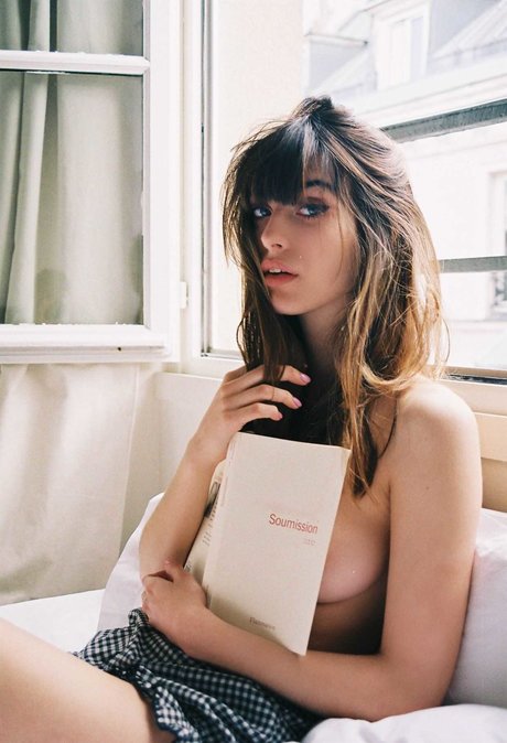 Louise Follain model best image