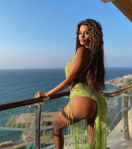 Justyna Gradek model hot image