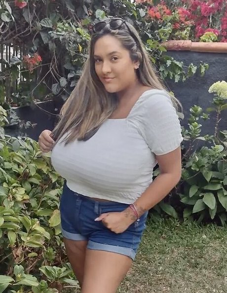 Sofia Mendonca model adult pictures