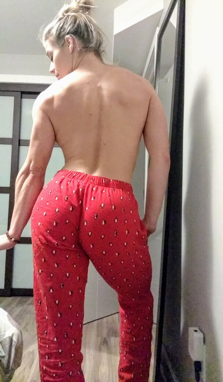 Myraxxxx model erotic galleries