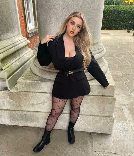 Amber R Brightman model erotic photo