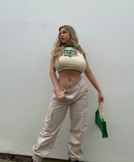 Amber R Brightman high quality actress img