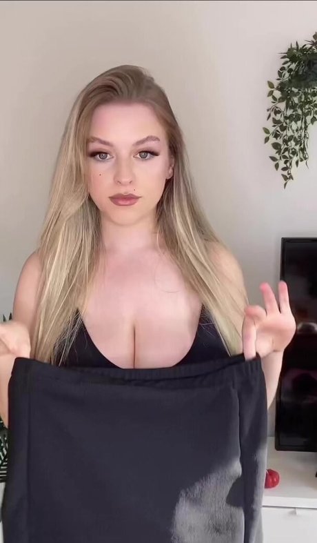 Amber R Brightman art model photos