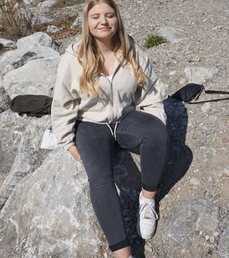 Aline Zwahlen sexy actress images