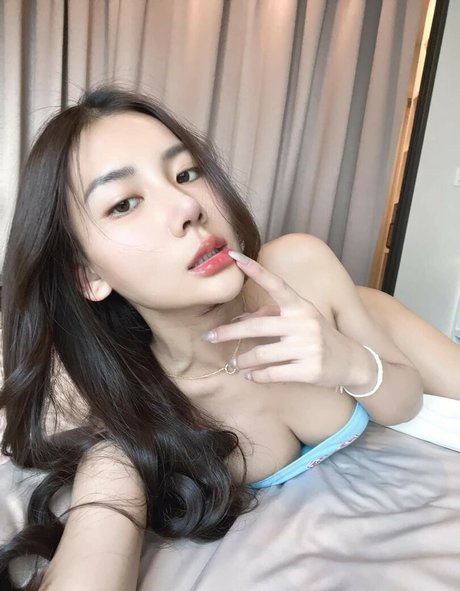 Watsamon exclusive model pic