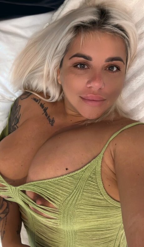 Raluval pretty pornstar img