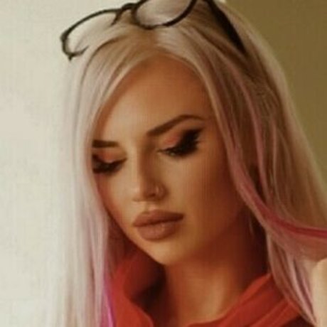 Anna Schwartz star pretty img