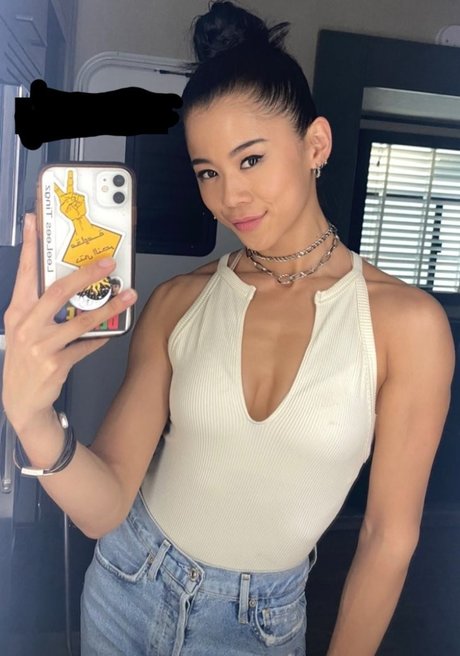 Leah Lewis nude star picture