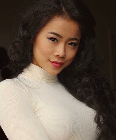 Leah Lewis model hot gallery