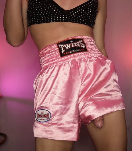 Naomib93 exclusive model pics