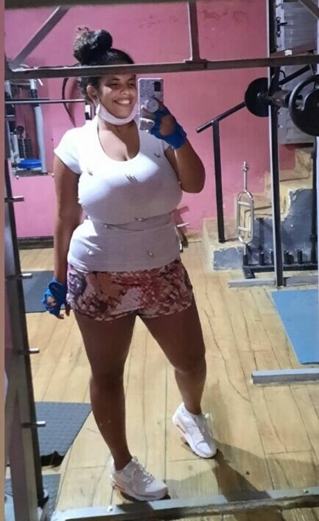 Mayla Coimbra naked model photos