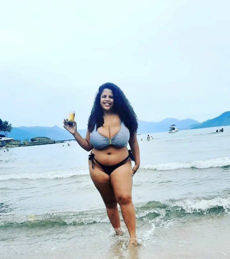 Mayla Coimbra erotic actress img