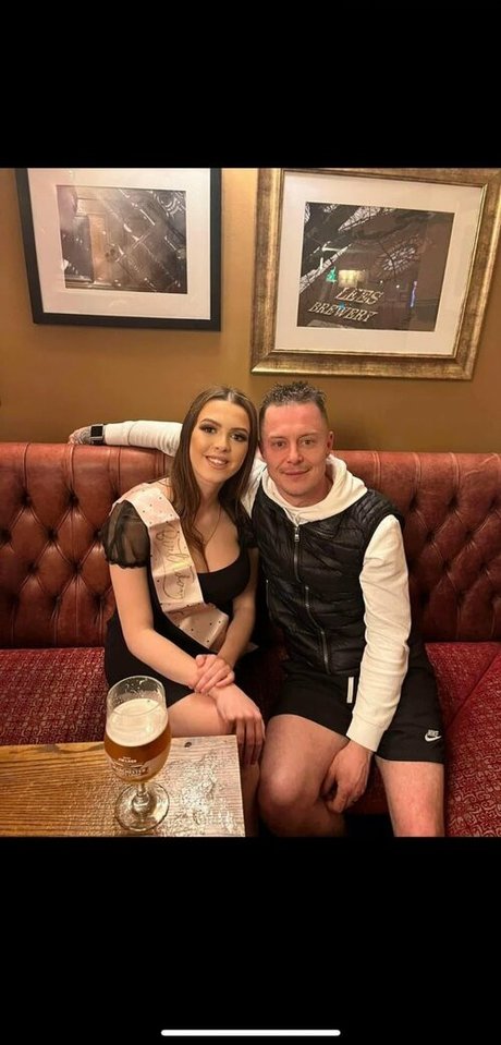 Chelsea Rowlinson naked star pic