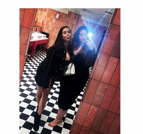 Chelsea Rowlinson art pornstar pic