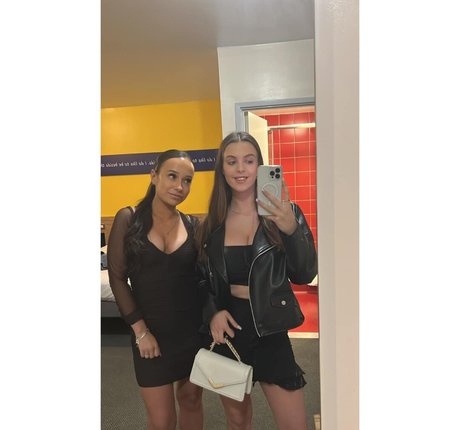 Chelsea Rowlinson star top photo