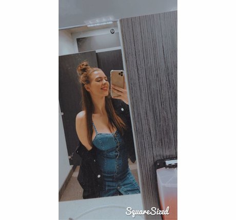 Chelsea Rowlinson porn model photos