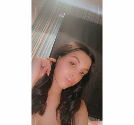 Chelsea Rowlinson star porn pictures