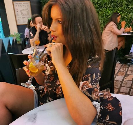 Vicki Walker nice actress photo