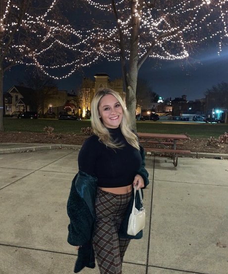 Gracie Diewald art model archive