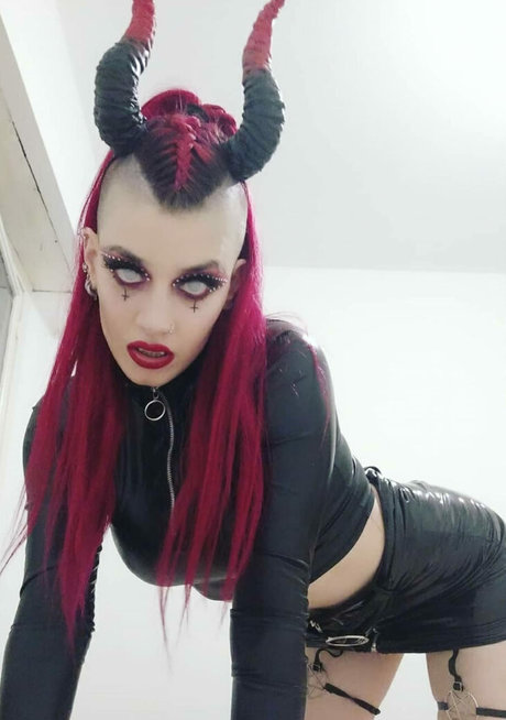 Wolfycornia adult model picture